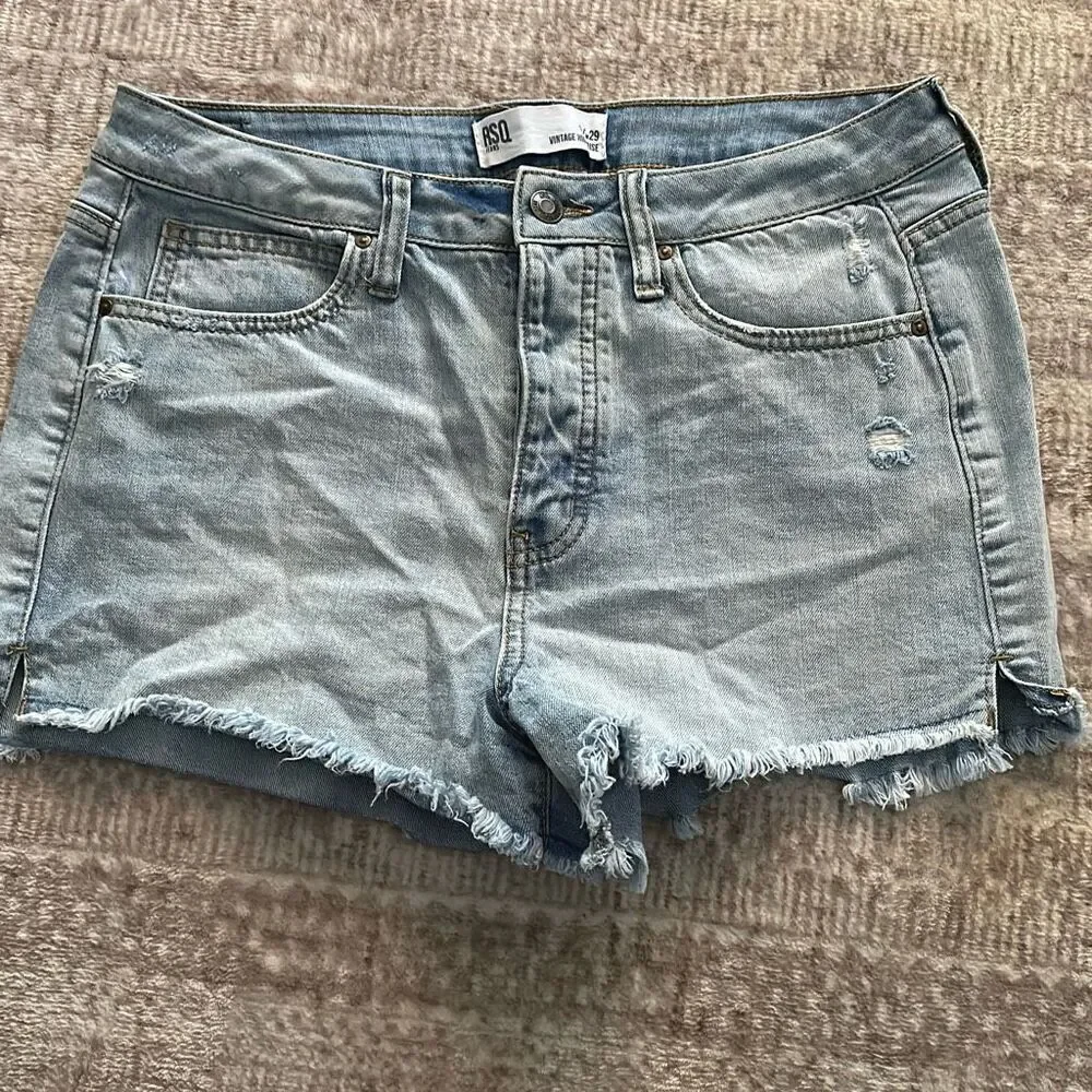 RSQ size 9 Light denim SHORTS Jean shorts
